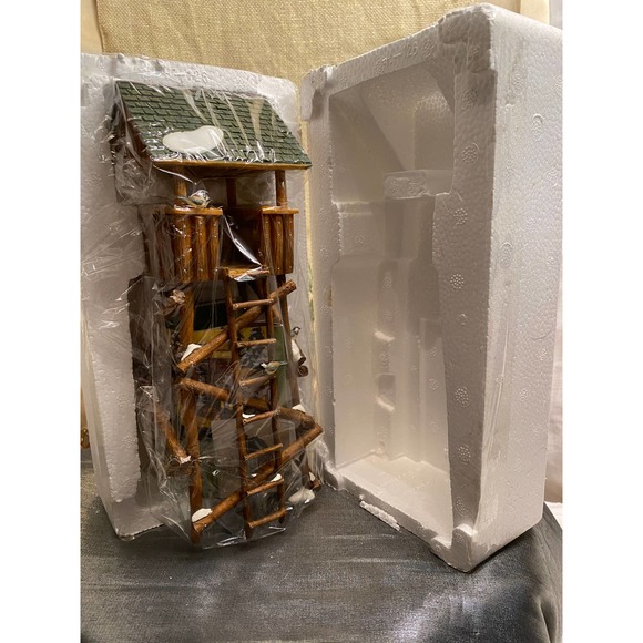 Dept 56 Village Accessory Village Lookout Tower 1999, Faux wood w snowy accents - Picture 7 of 11